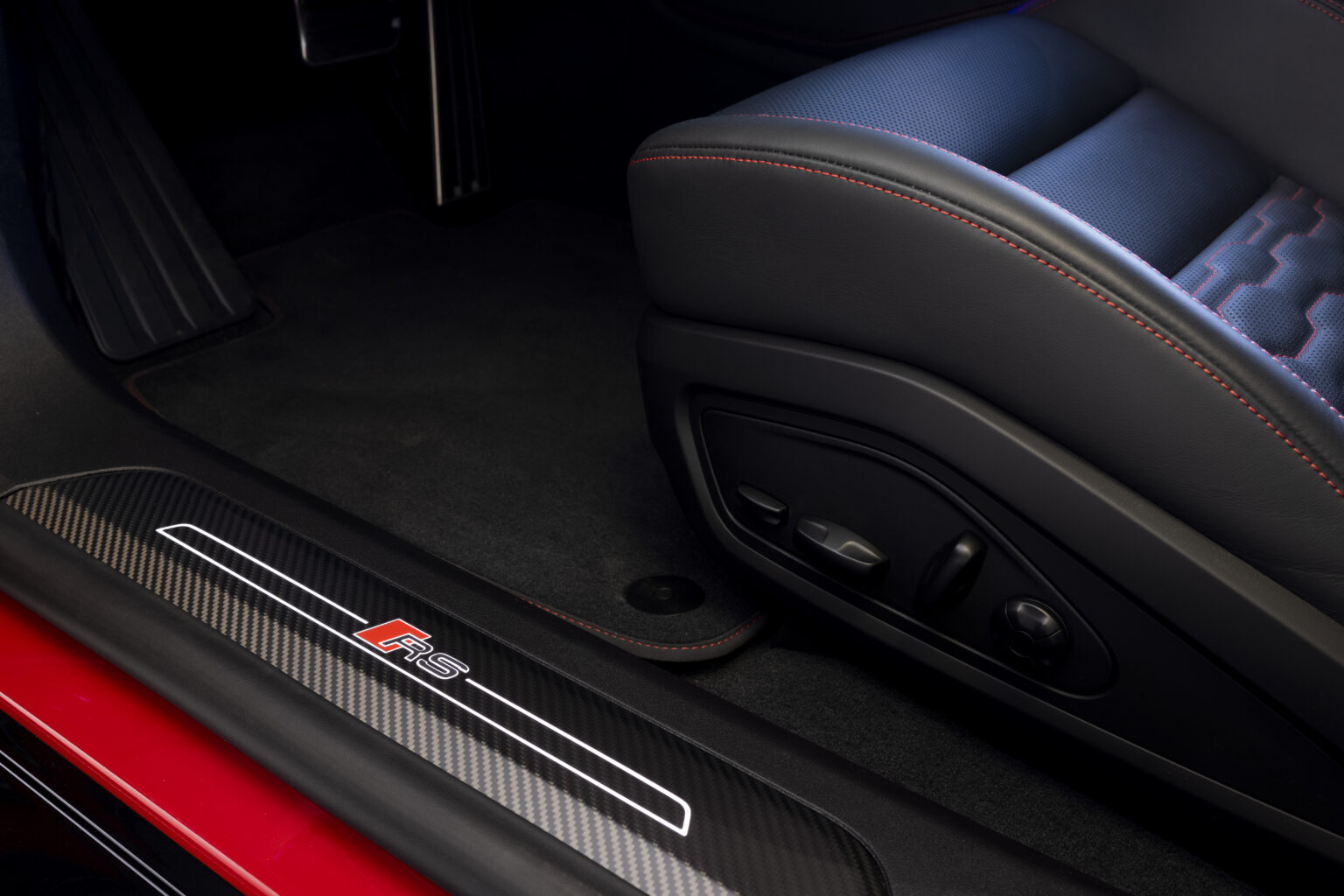 2023 Audi e-tron GT Interior Image 21