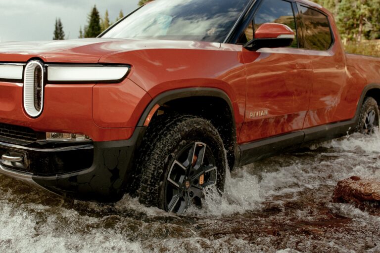 2023 Rivian R1T Performance Dual-Motor AWD Standard+ pack Interior Images
