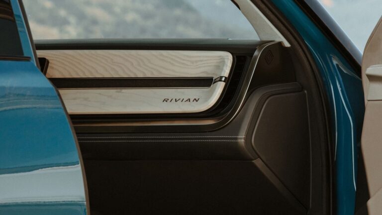 2023 Rivian R1T Dual-Motor AWD Standard+ pack Interior Images