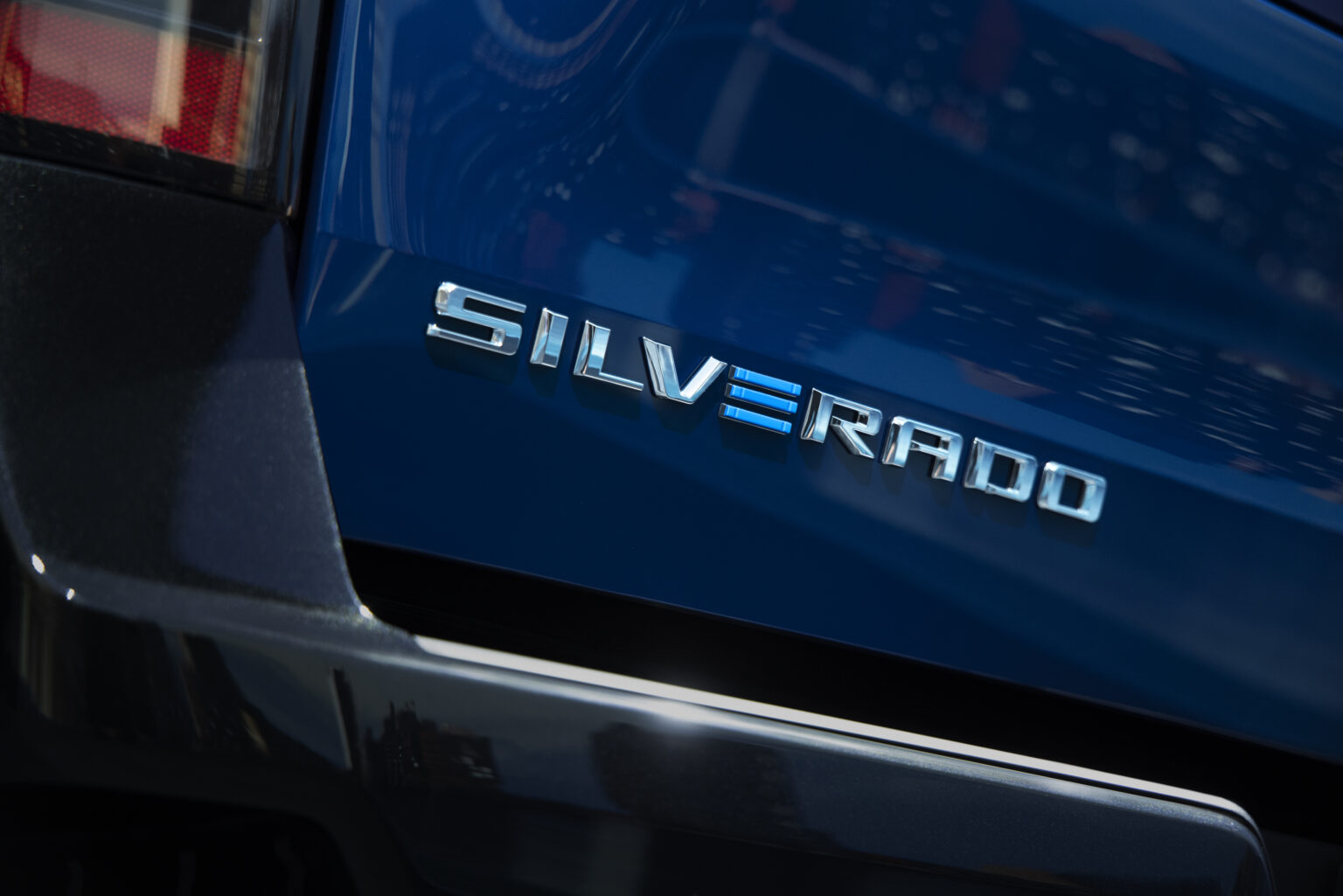 2024 Chevrolet Silverado EV Exterior Image 7