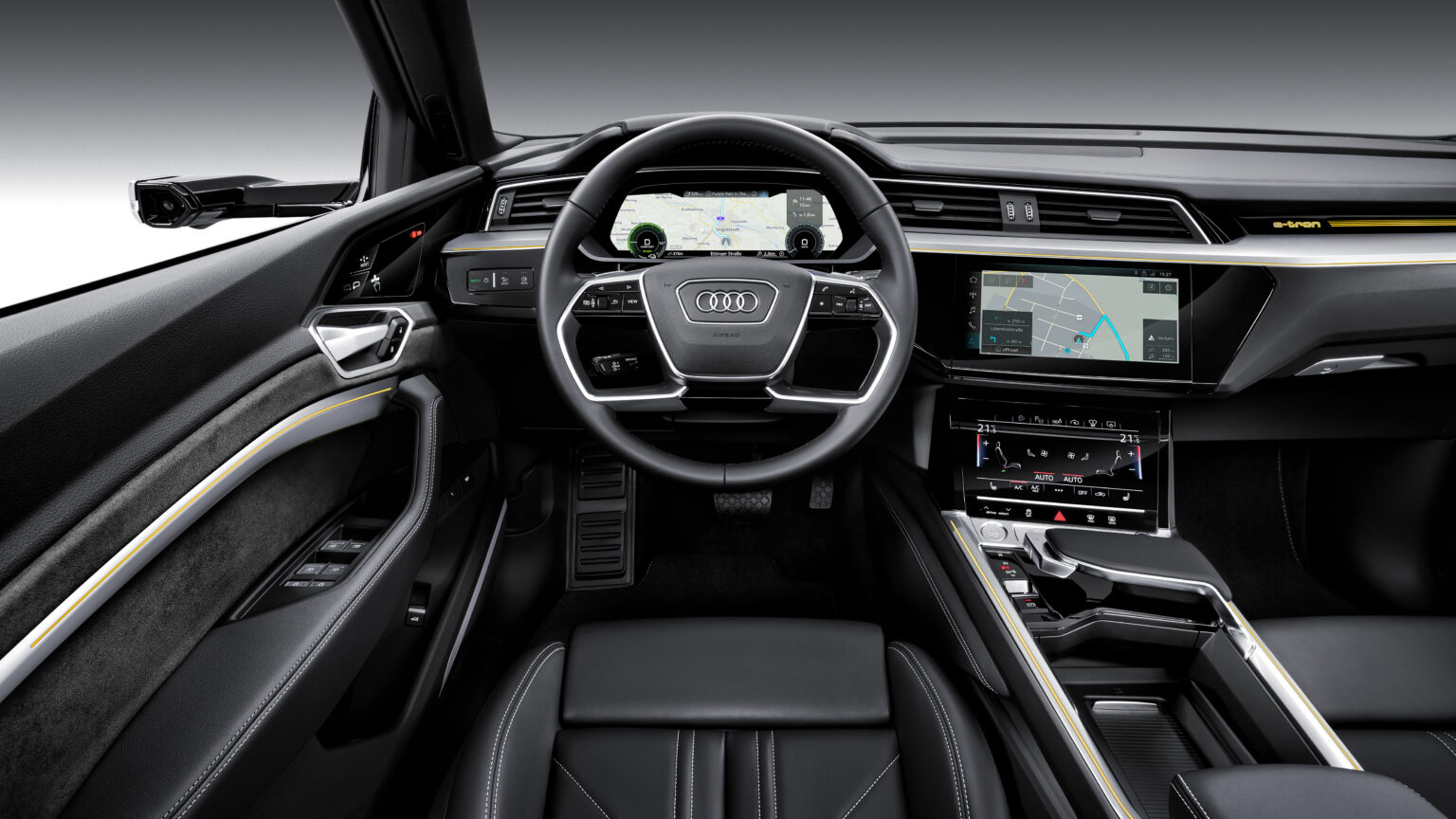2023 Audi e-tron Interior Image 2