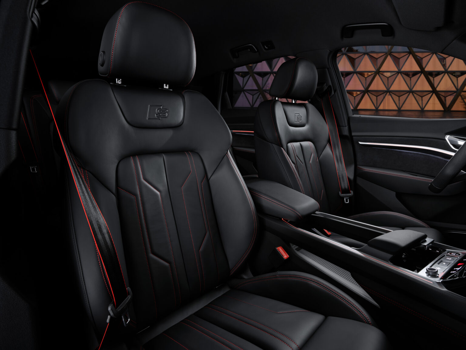 2024 Audi Q8 e-tron Interior Image 4