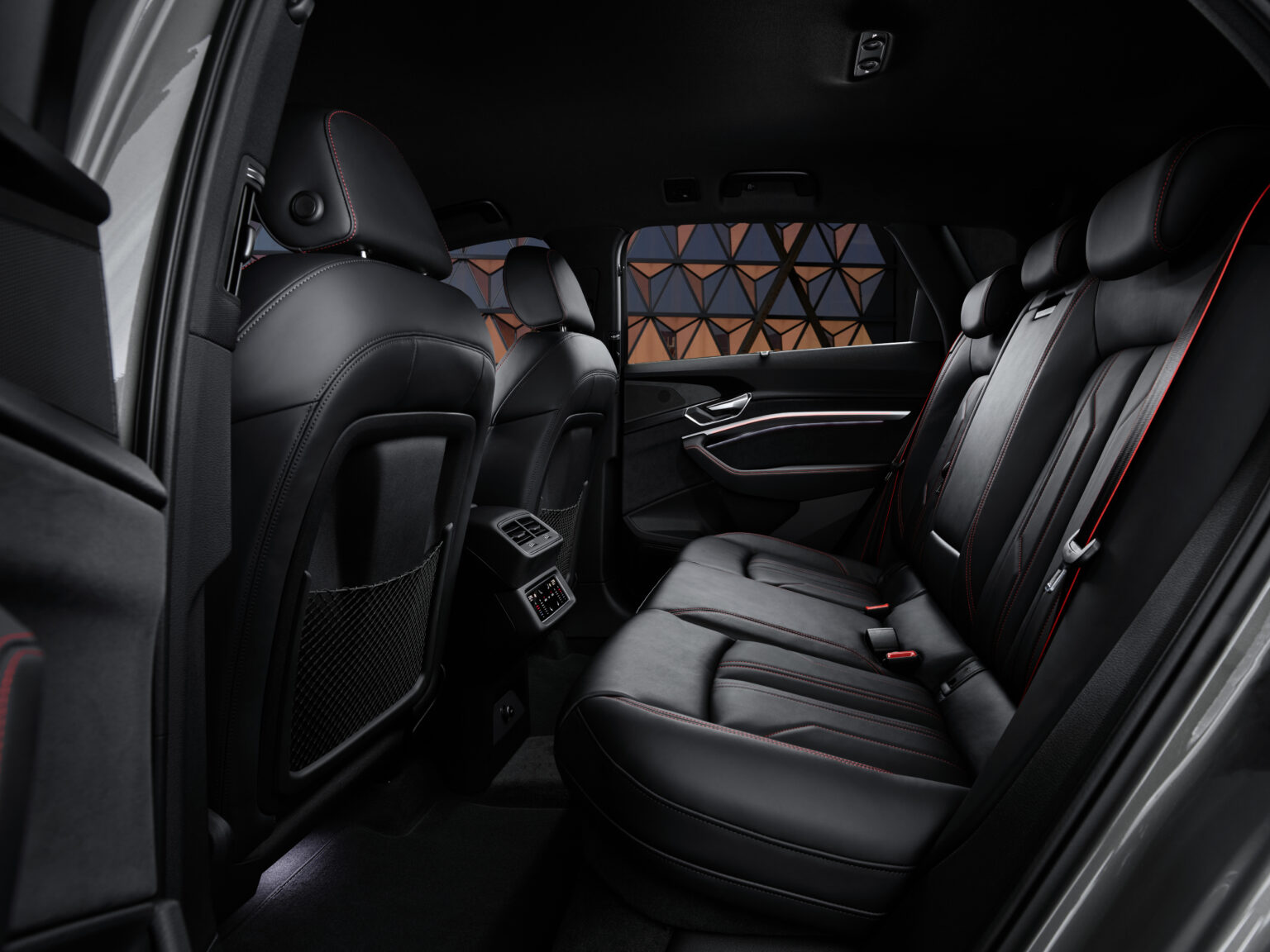 2024 Audi Q8 e-tron Interior Image 5