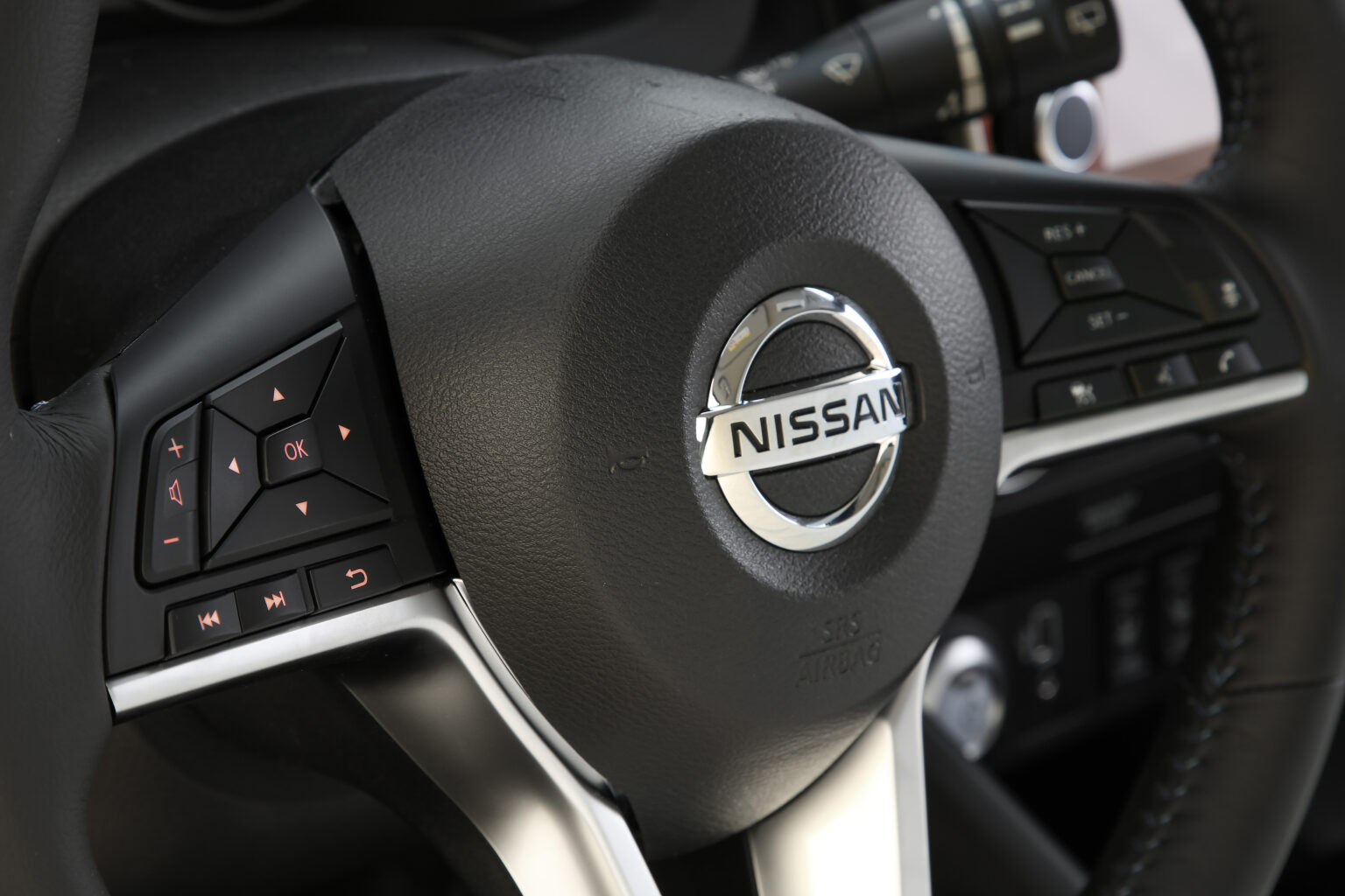 2023 Nissan Leaf Interior Image 7