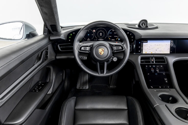 2023 Porsche Taycan Interior Image 2