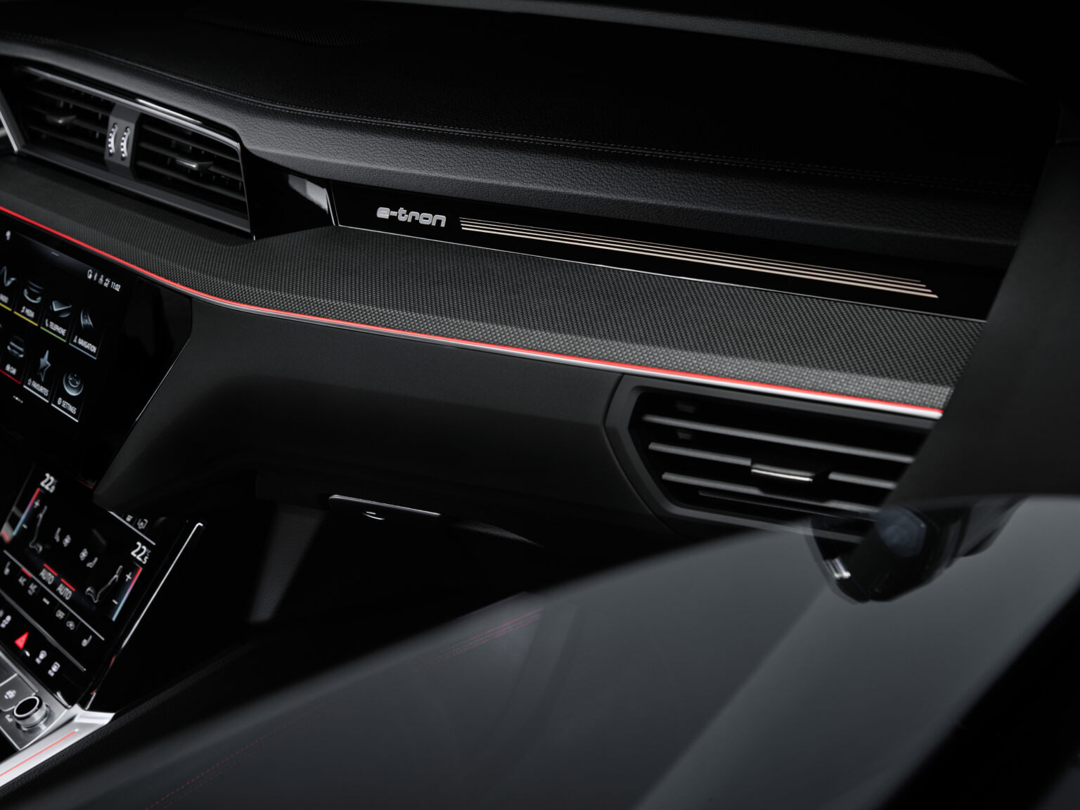2024 Audi Q8 e-tron Interior Image 7
