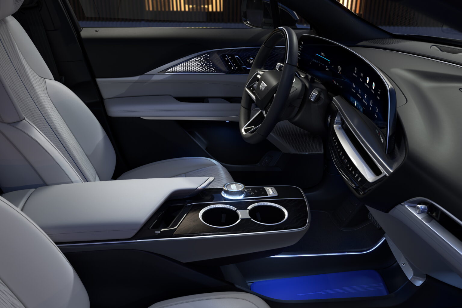 2024 Cadillac Lyriq Interior Image 7