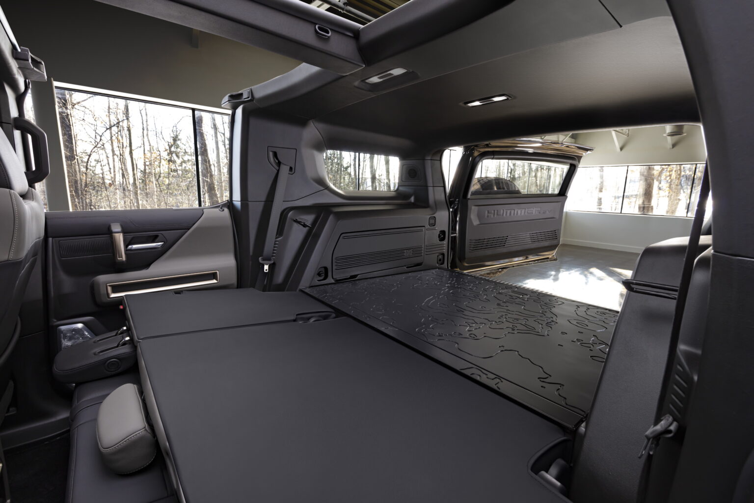 2024 GMC HUMMER EV SUV Interior Image 9