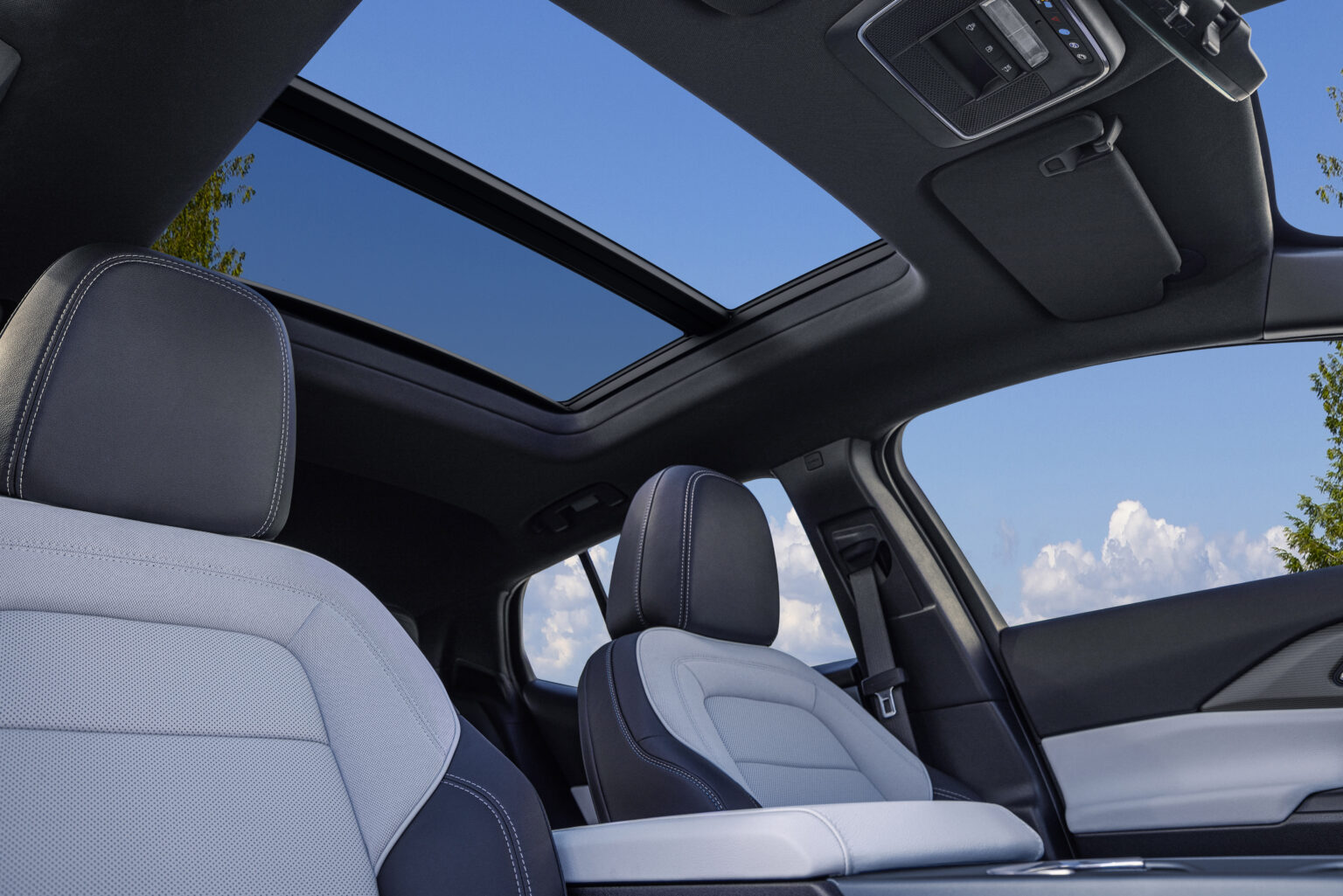 2024 Chevrolet Equinox EV Interior Image 7