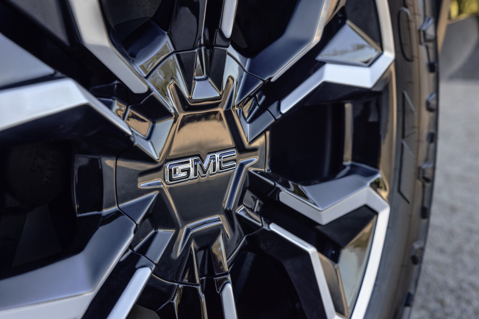 2024 GMC Sierra EV Exterior Image 6