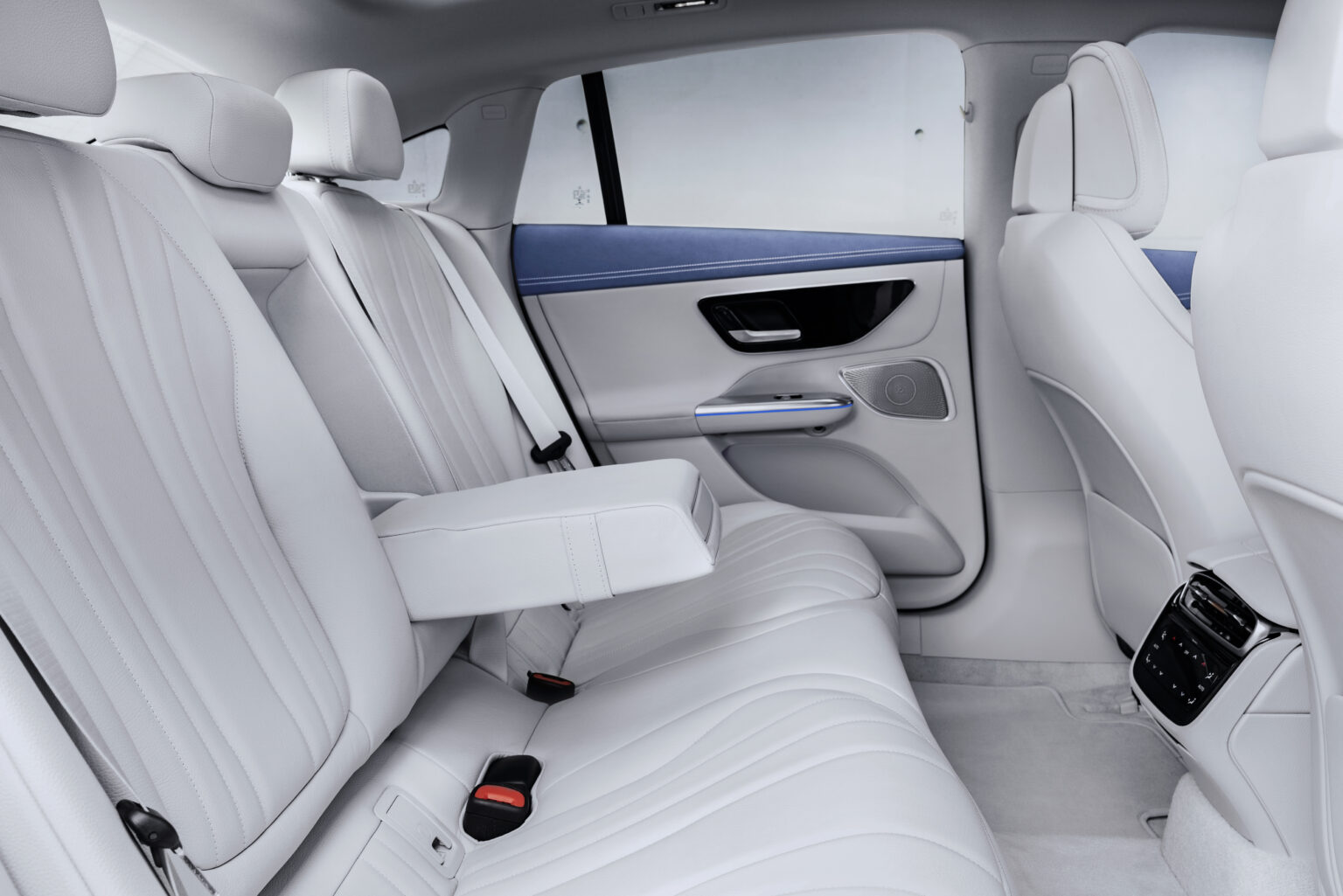 2023 Mercedes EQE SUV Interior Image 6