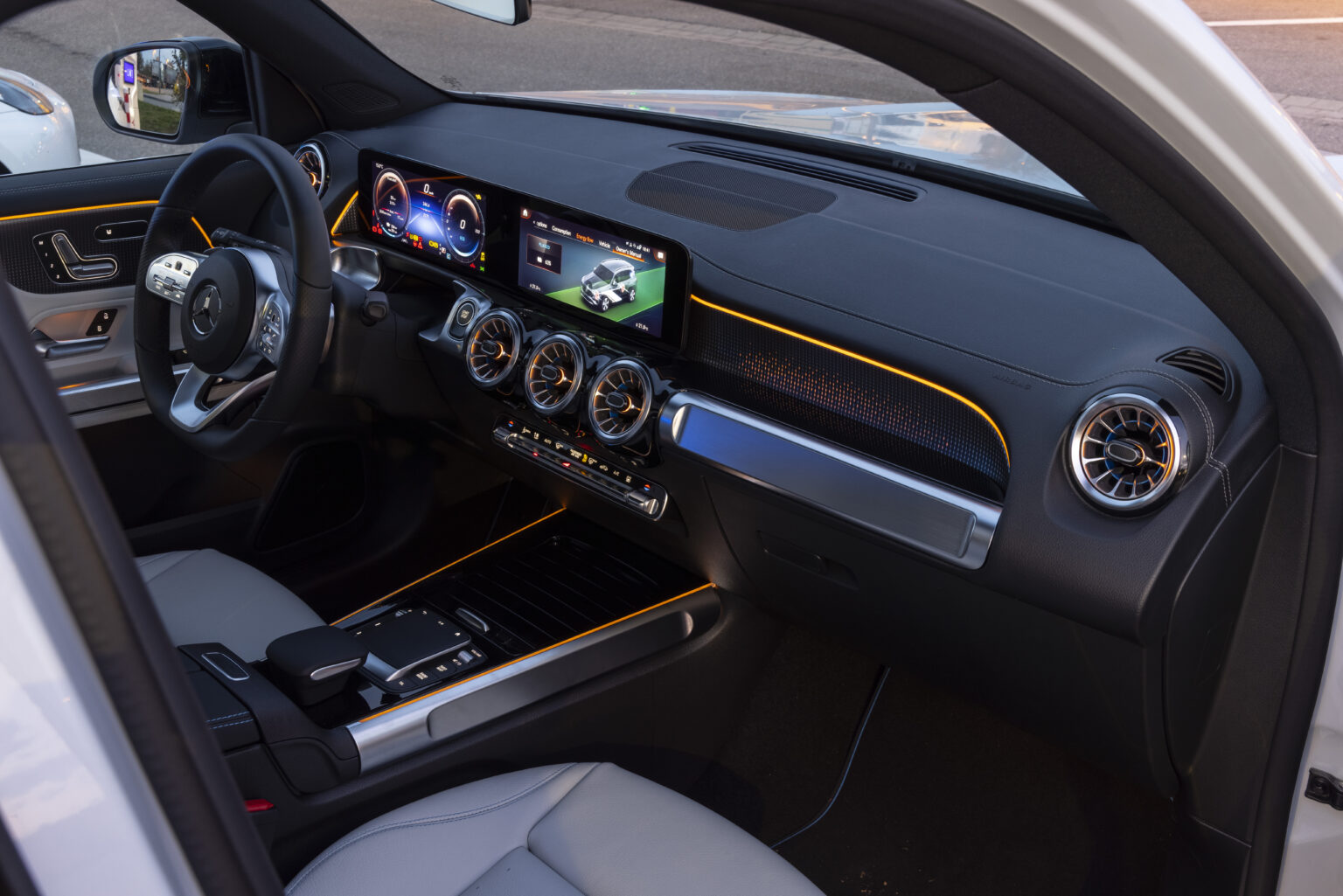 2023 Mercedes EQB SUV Interior Image 11