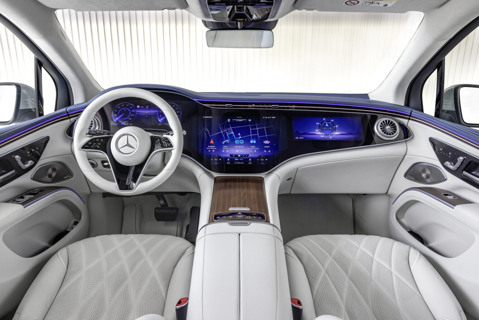 2023 Mercedes EQS SUV Interior Image 1