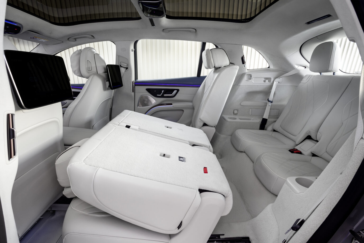 2023 Mercedes EQS SUV Interior Image 70