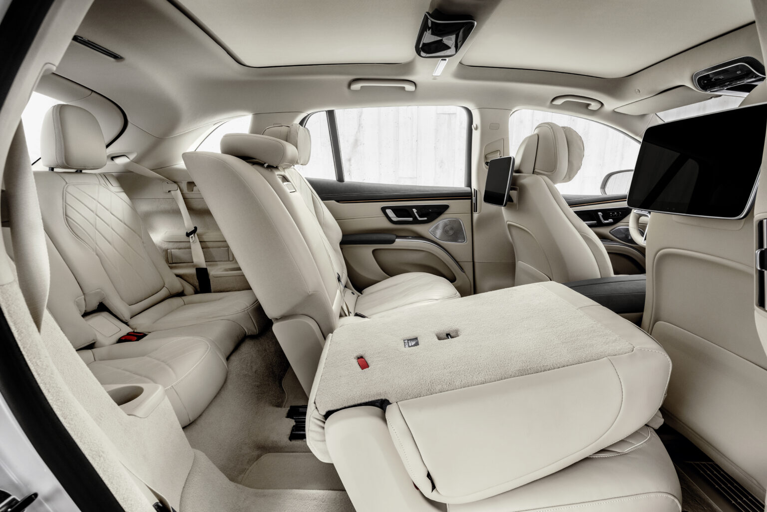 2023 Mercedes EQS SUV Interior Image 5