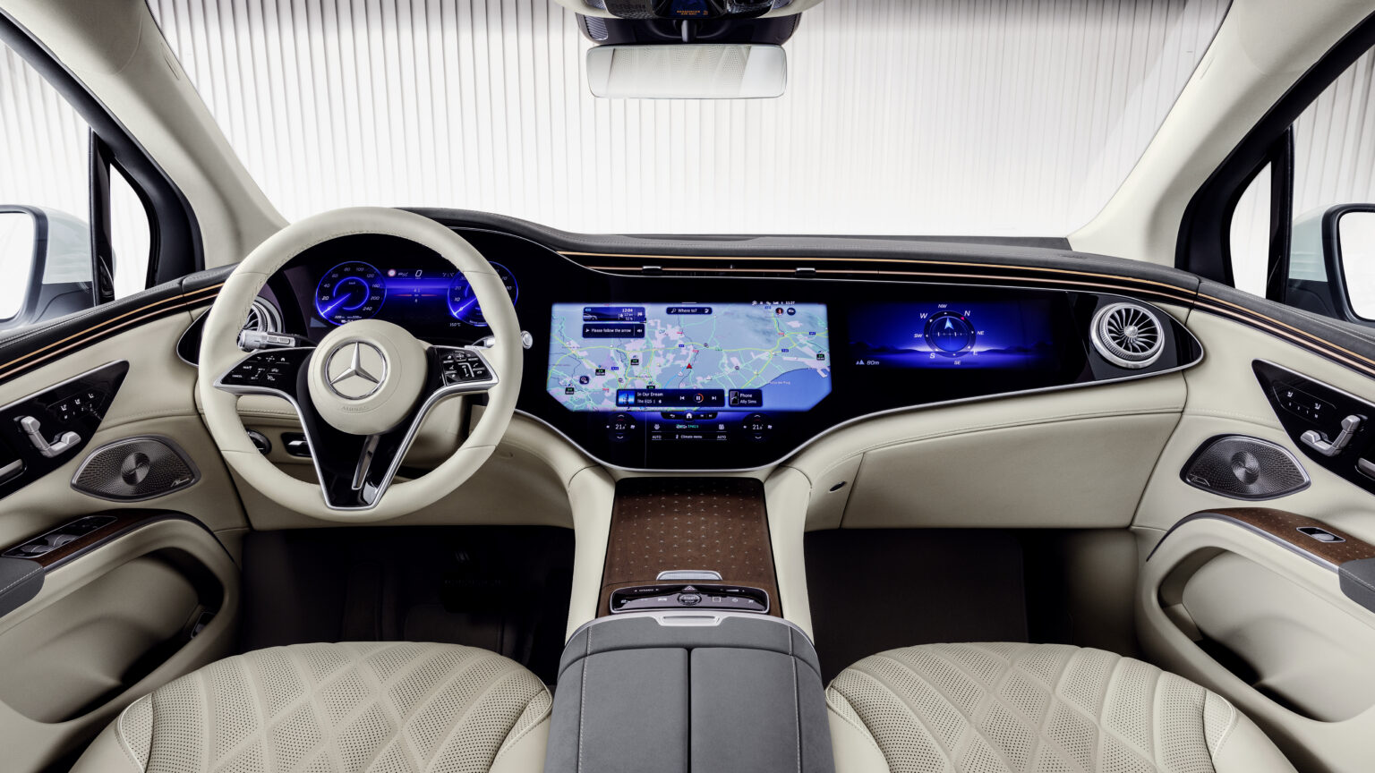 2023 Mercedes EQS SUV Interior Image 2