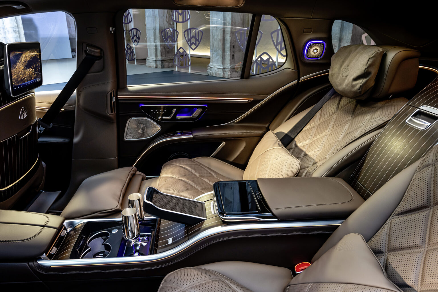 2024 Mercedes-Maybach EQS SUV Interior Image 5