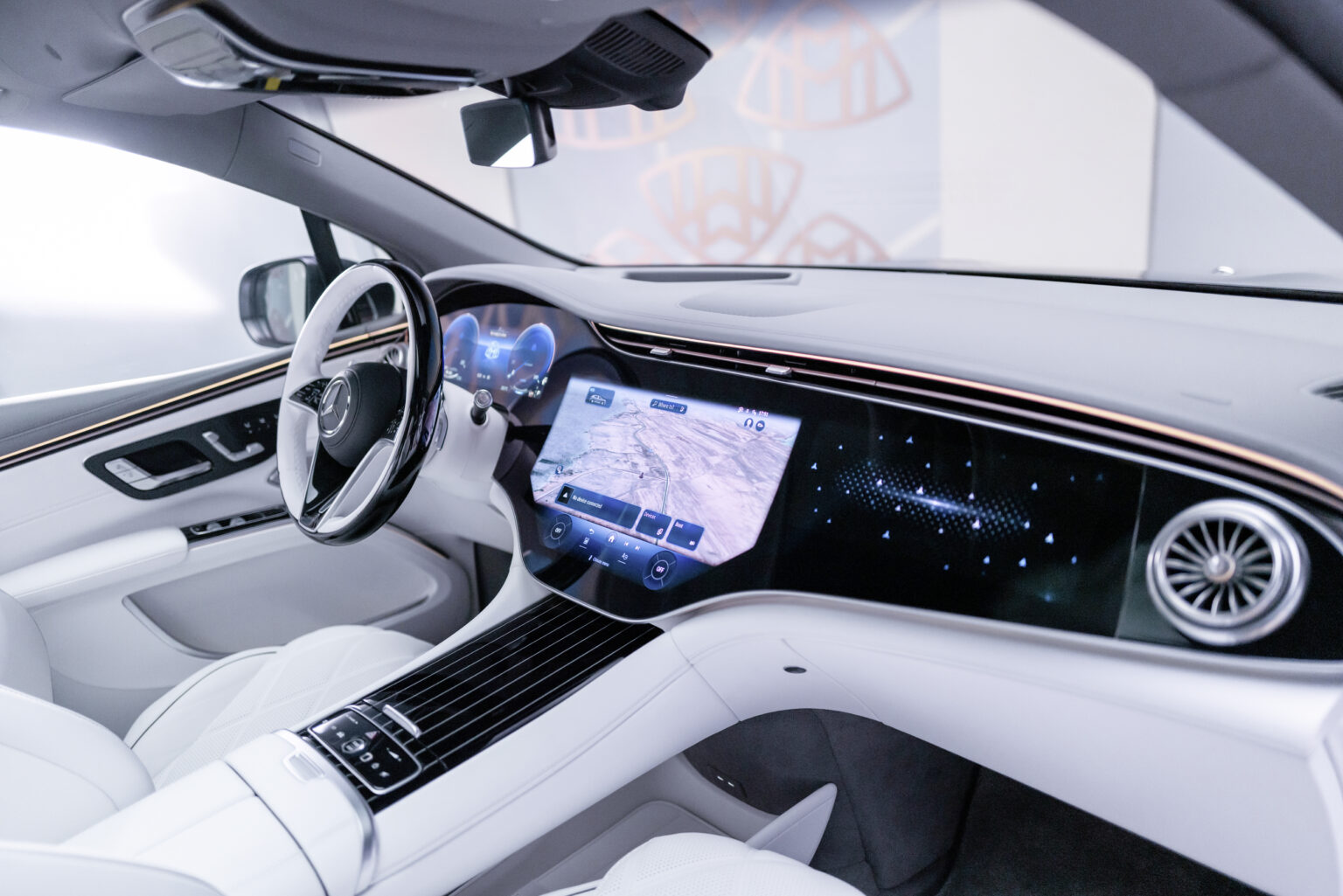 2024 Mercedes-Maybach EQS SUV Interior Image 1