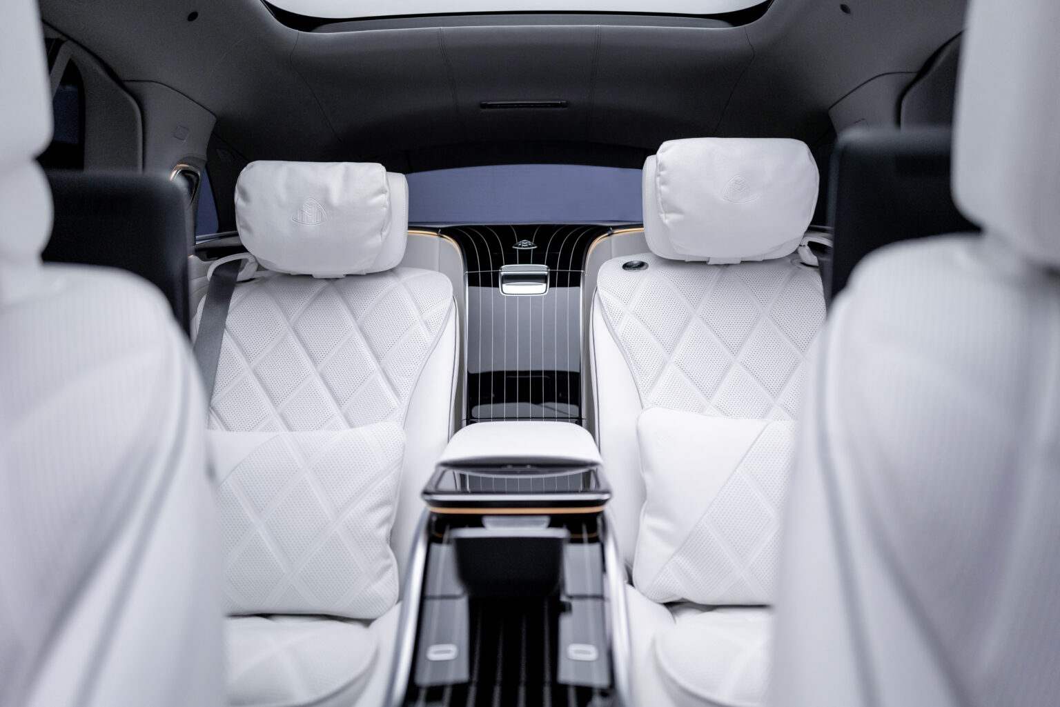 2024 Mercedes-Maybach EQS SUV Interior Image 2