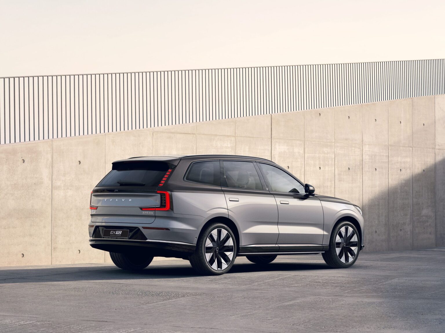 Volvo EX90 Excellence 2023 Exterior Image 3