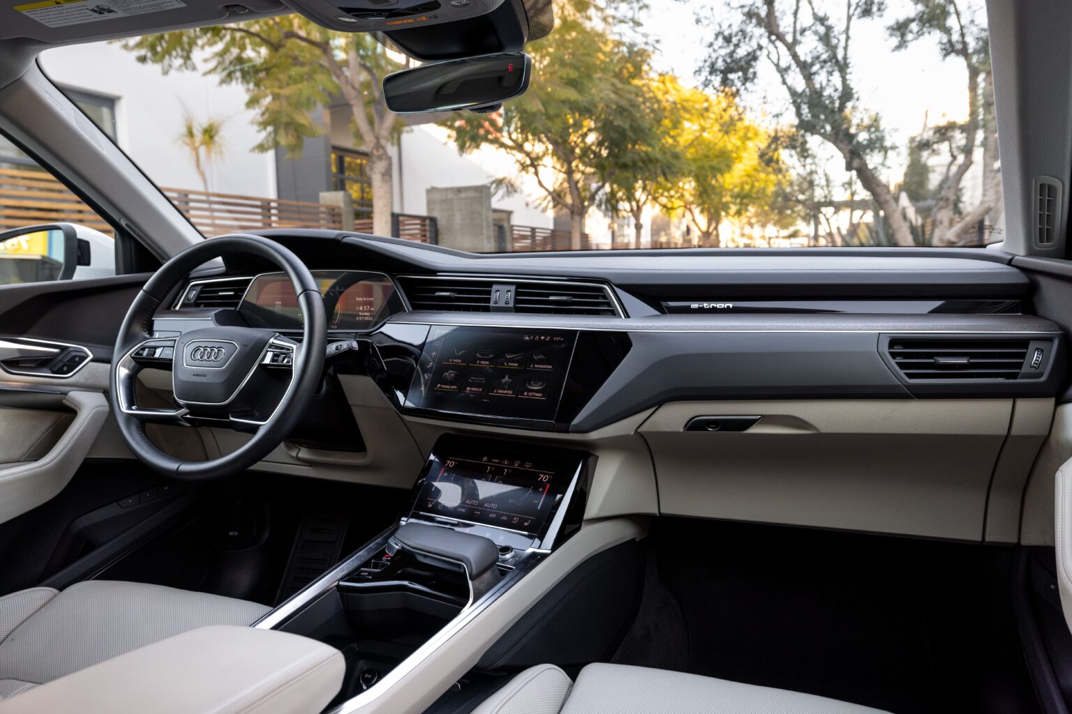 2023 Audi e-tron Interior Image 5