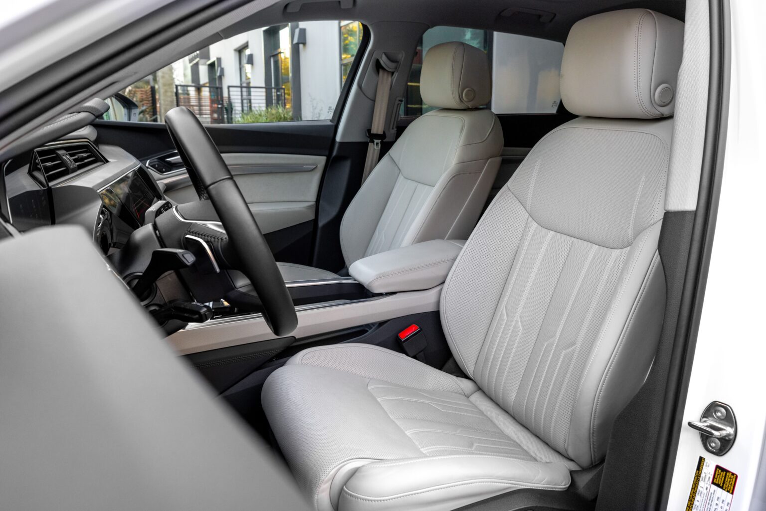 2023 Audi e-tron Interior Image 7