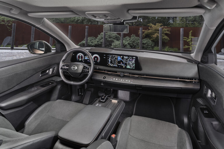 2023 Nissan Ariya Engage e-4ORCE AWD Interior Images