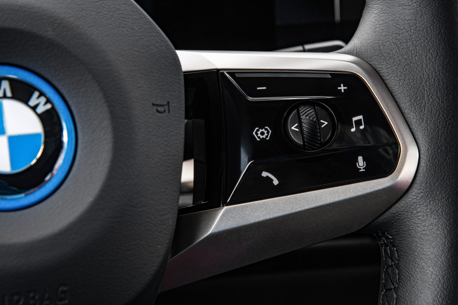 2023 BMW iX Interior Image 17