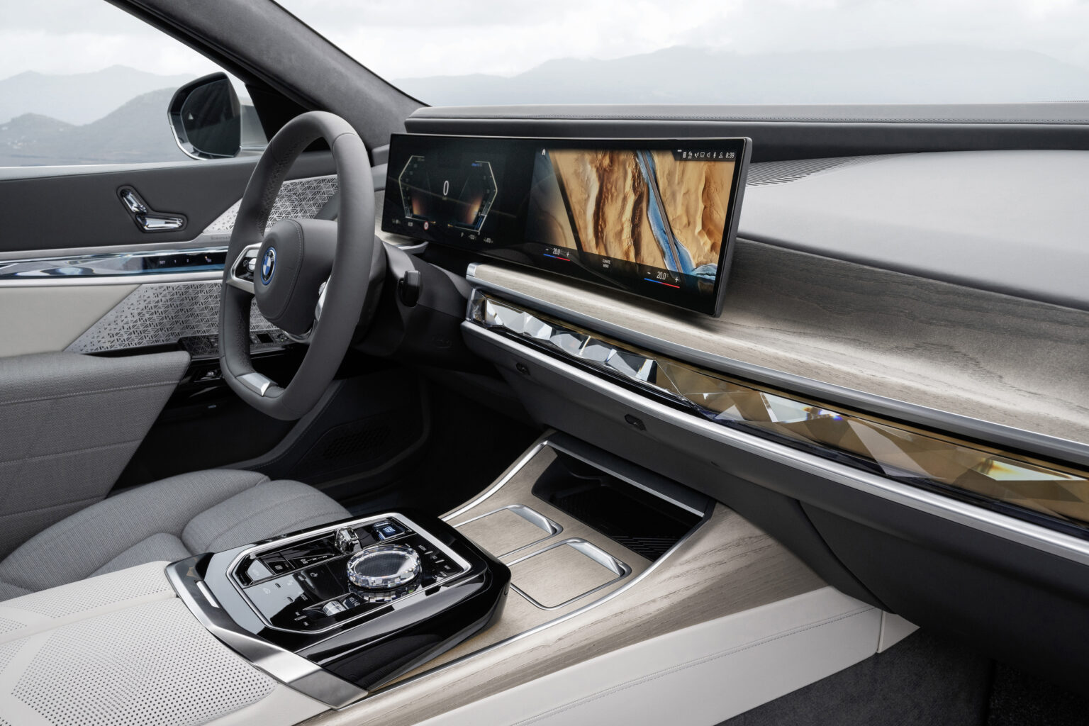 2023 BMW i7 Interior Image 1