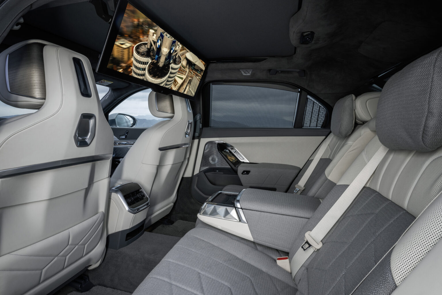 2023 BMW i7 Interior Image 4