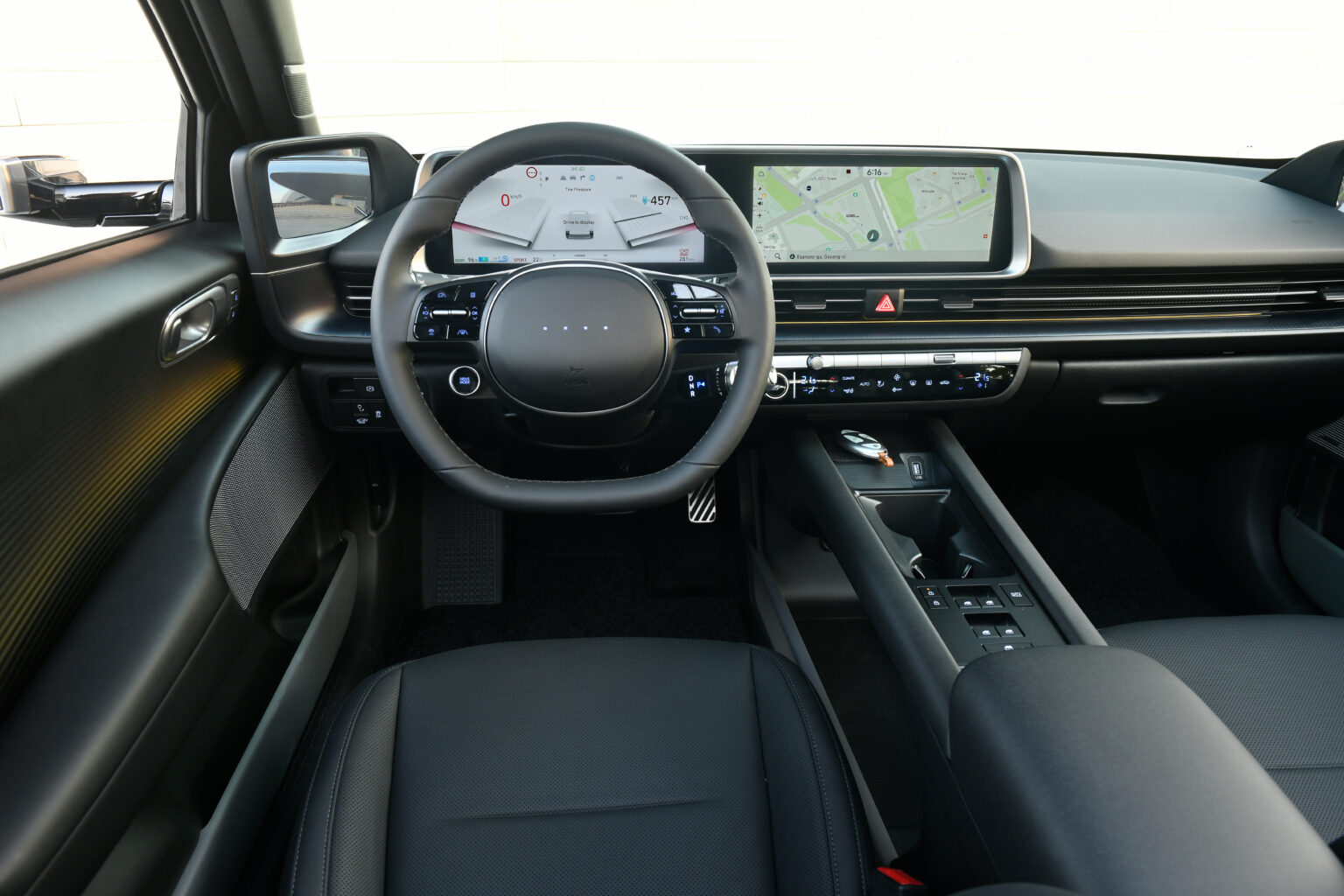 2023 Hyundai Ioniq 6 Interior Image 3