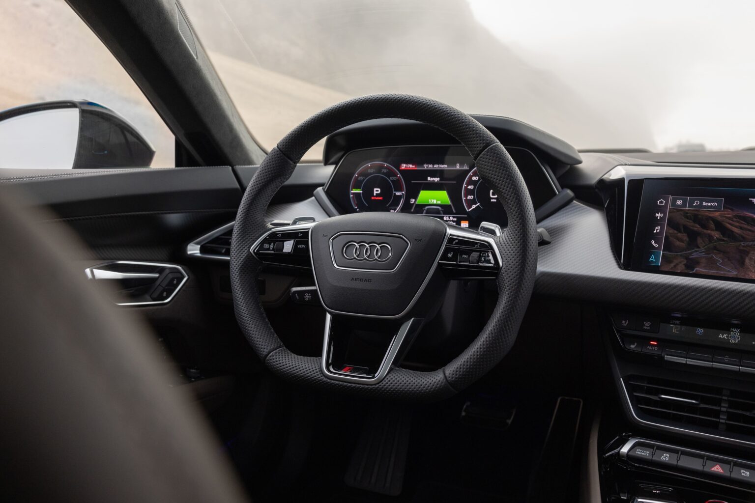 2023 Audi e-tron GT Interior Image 4