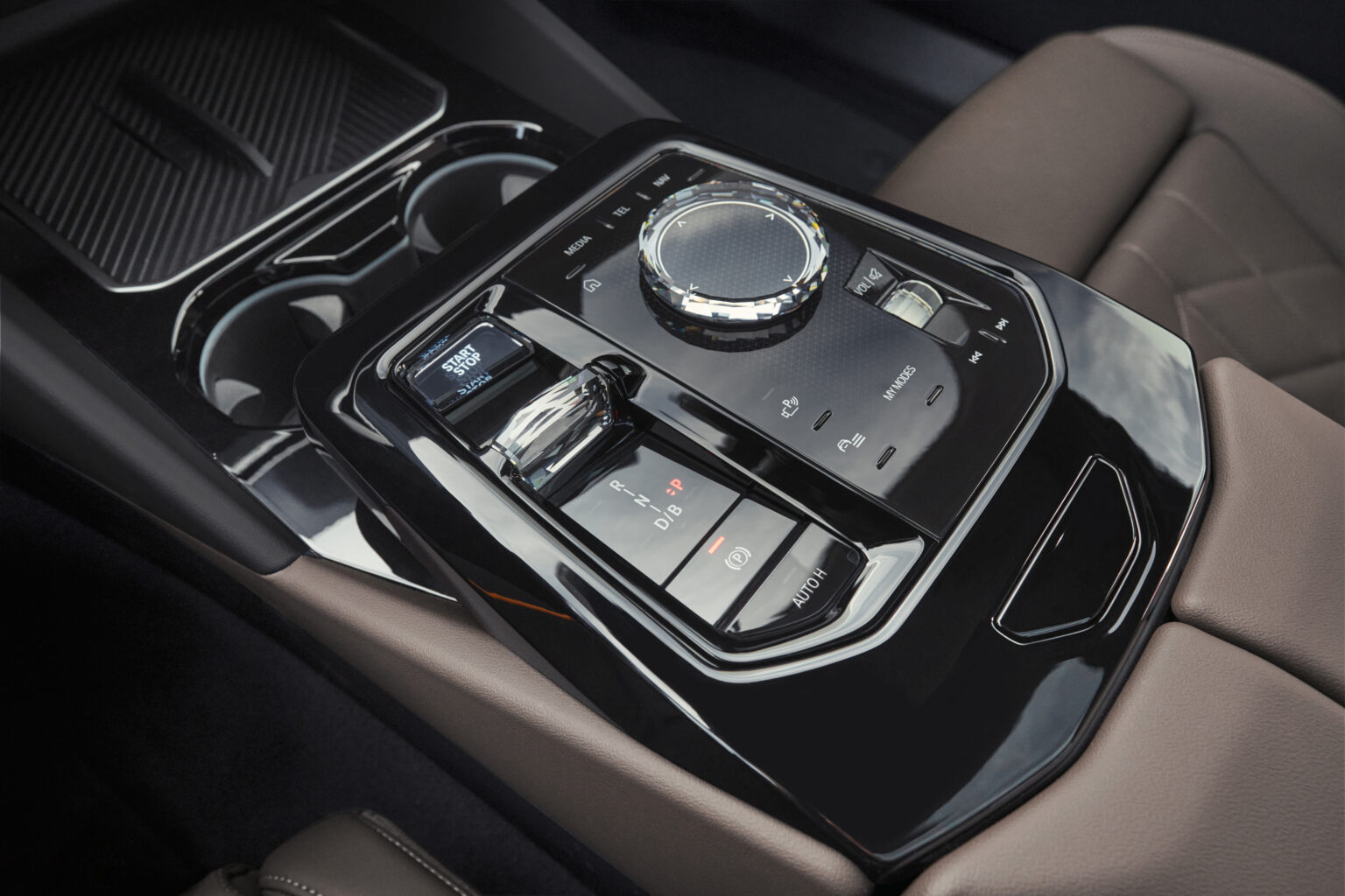 2024 BMW i5 Interior Image 4