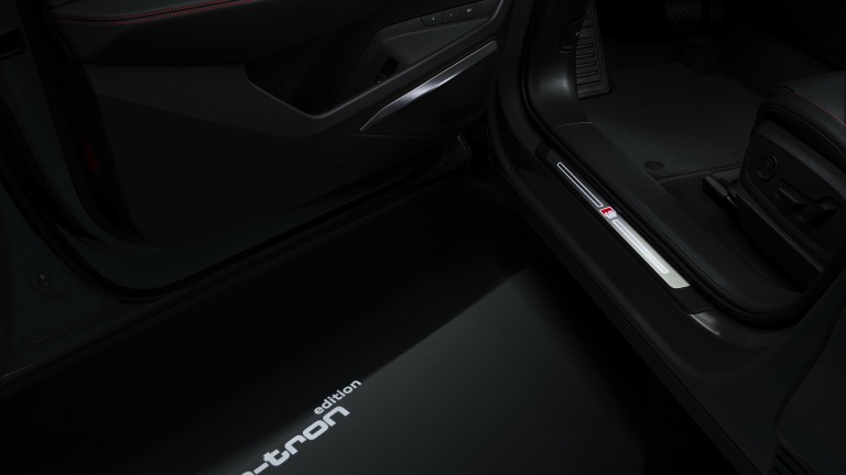 2024 Audi Q8 Sportback e-tron Interior Image 8
