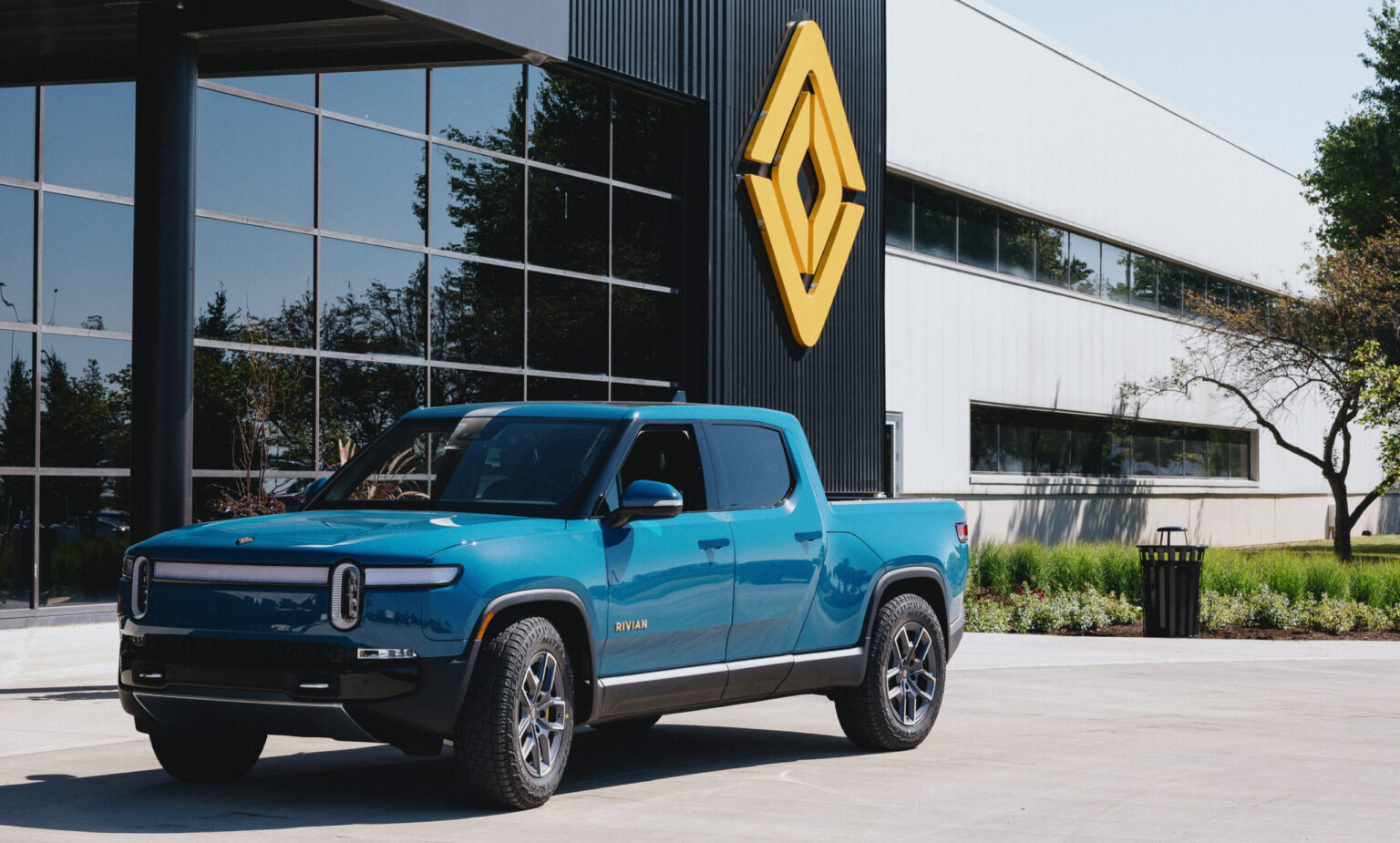 2023 Rivian R1T Exterior Image 7