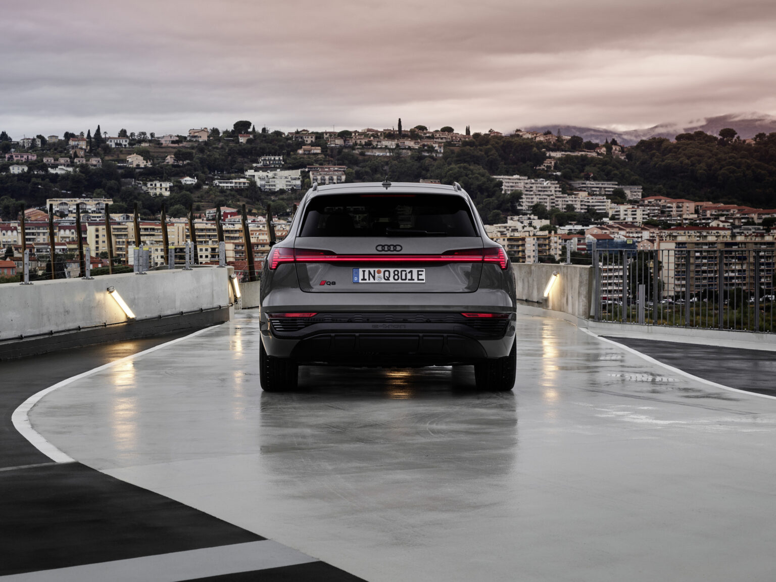 2024 Audi Q8 e-tron Exterior Image 4