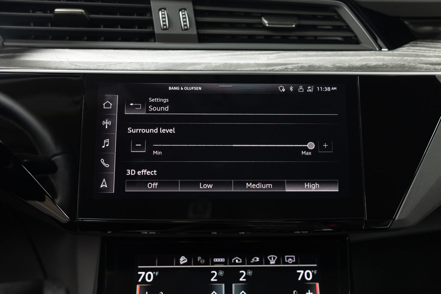 2024-Audi-Q8-e-tron-interior