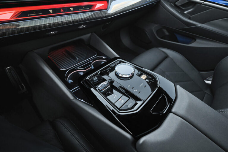 2024 BMW i5 M60 Interior Image 4
