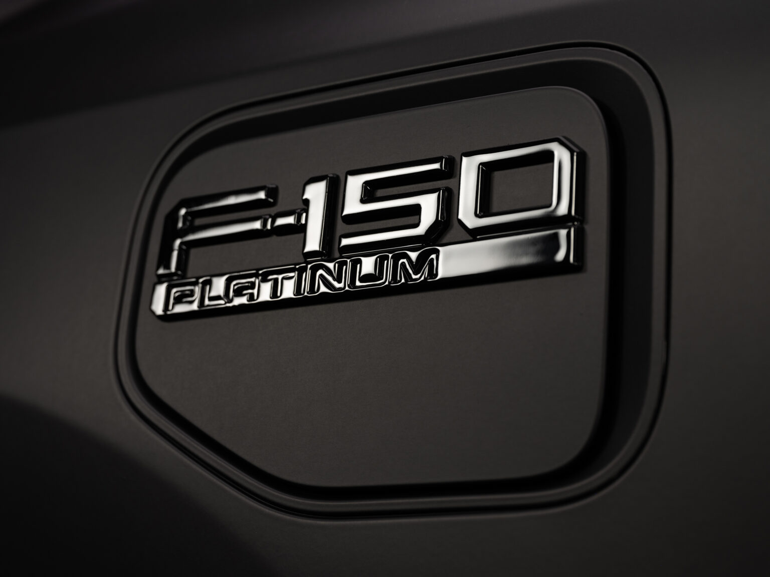 2024 Ford F-150 Lightning Platinum Black Exterior Image 9