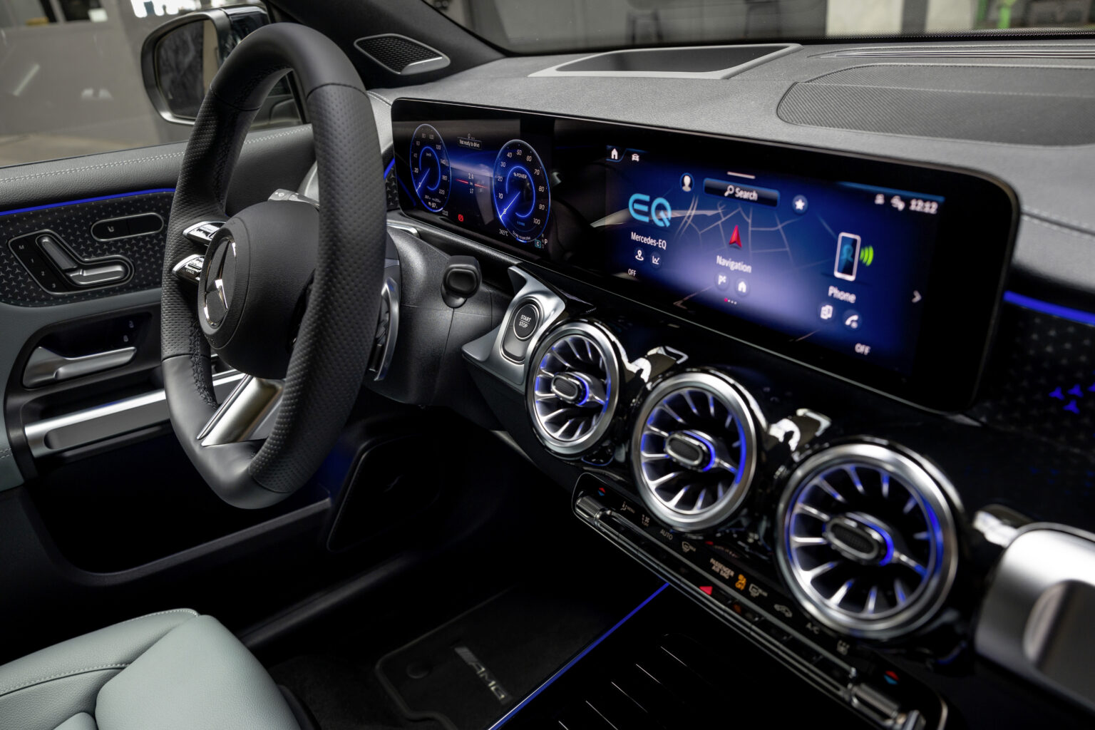 2024 Mercedes-Benz EQB Interior Image 1