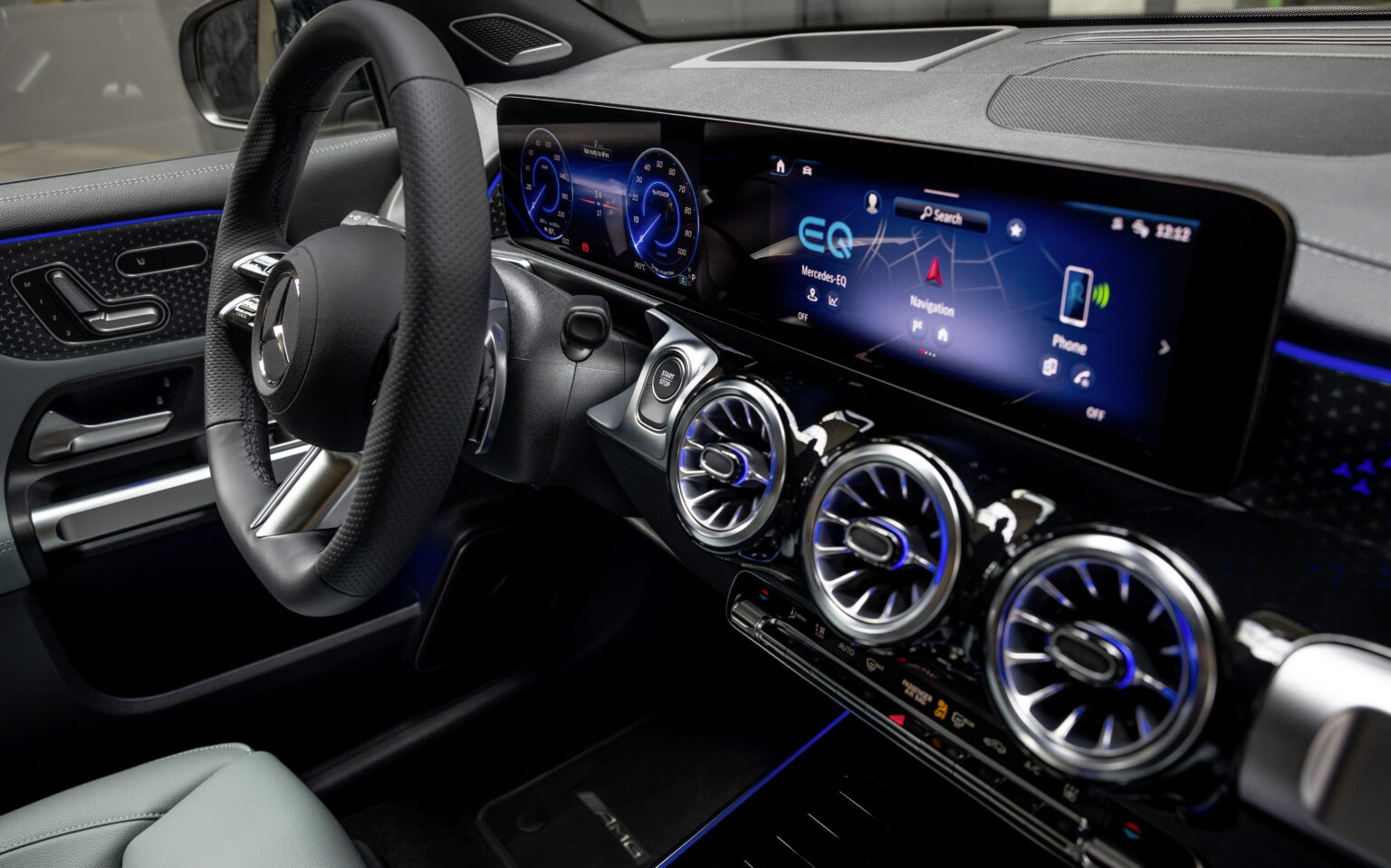 2024 Mercedes EQB SUV Interior Image 2