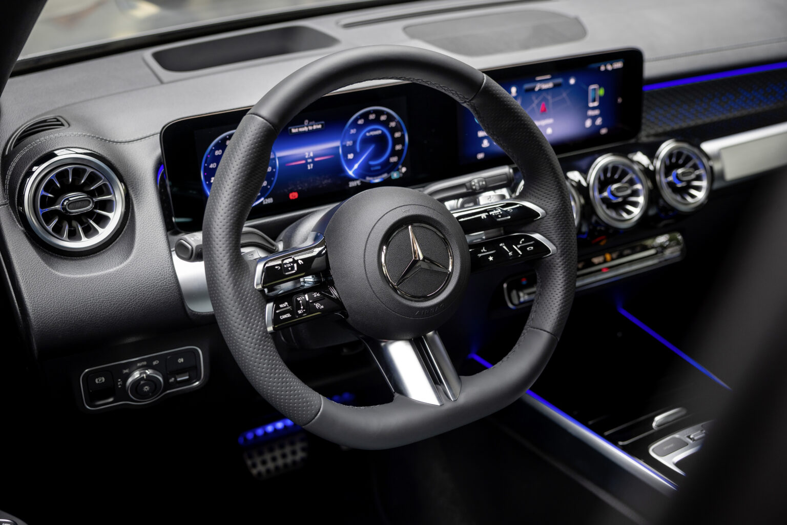 2024 Mercedes-Benz EQB Interior Image 2