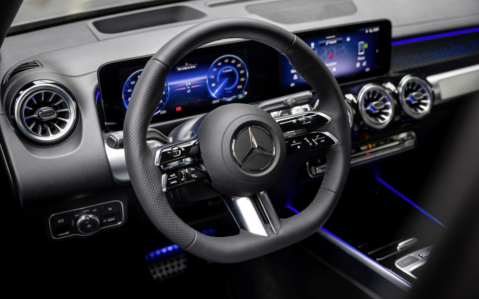 2024 Mercedes EQB SUV Interior Image 3
