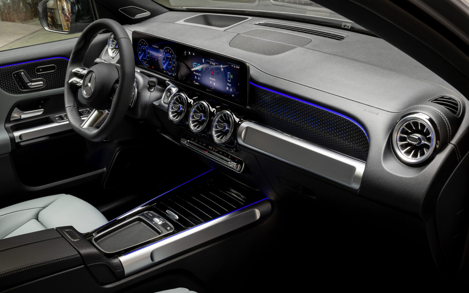 2024 Mercedes EQB SUV Interior Image 4