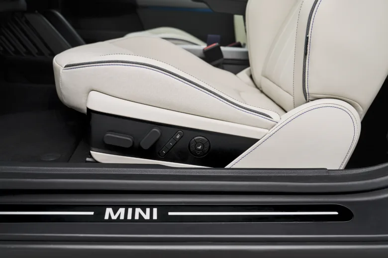 2024 Mini Cooper SE Interior Image 10
