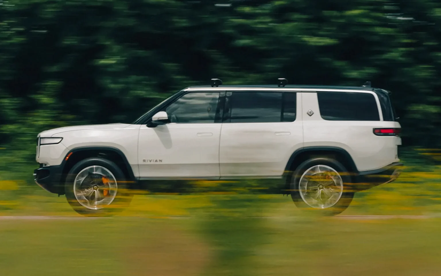 2023 Rivian R1T The Best 7 Seater Electric SUV Exterior Image 5