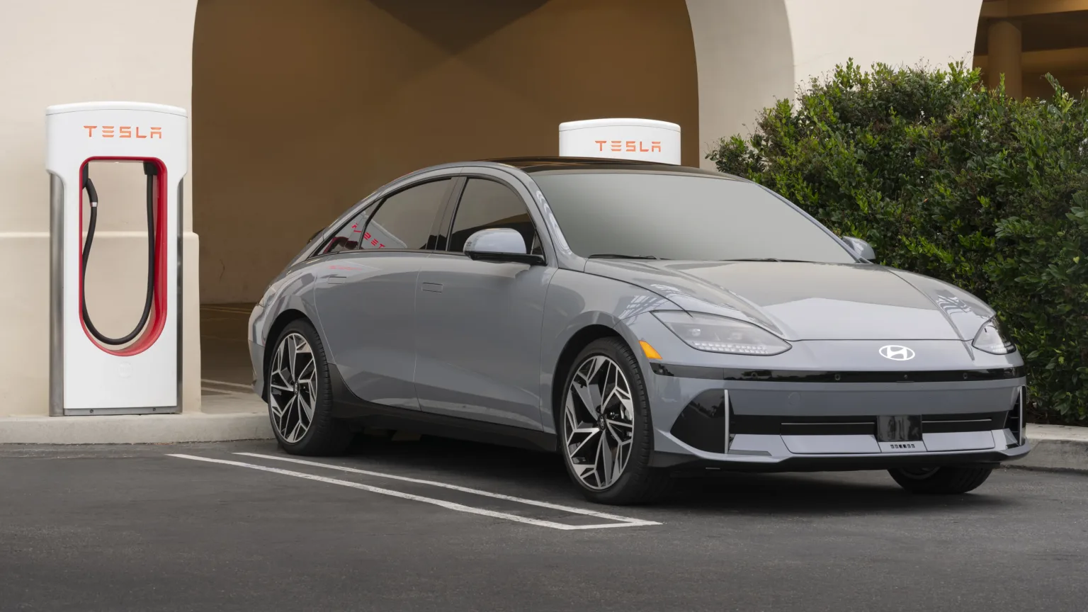 Hyundai Adopts Tesla's NACS for 2024 US Models! QW