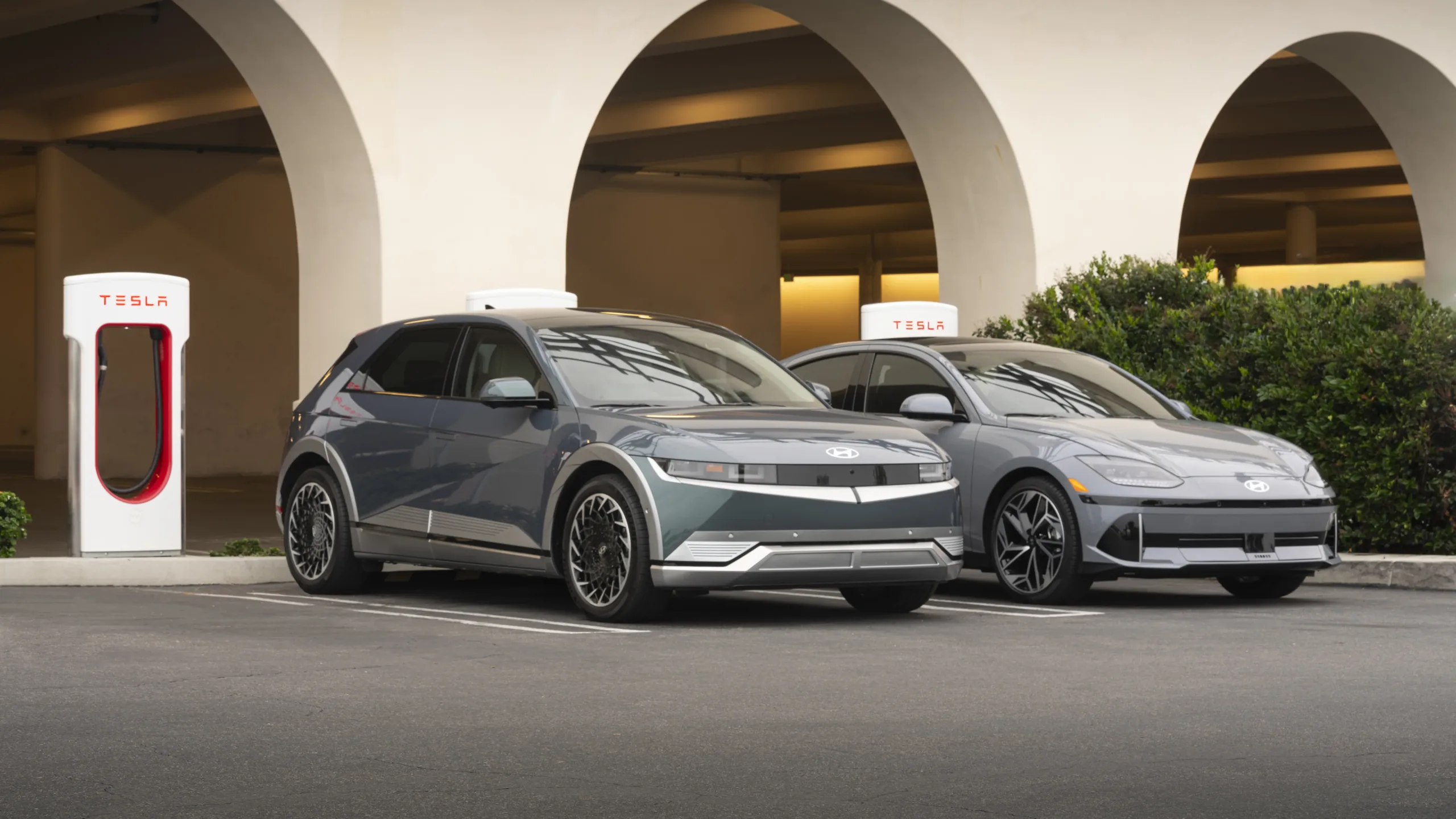 Hyundai Adopts Tesla's NACS for 2024 US Models!