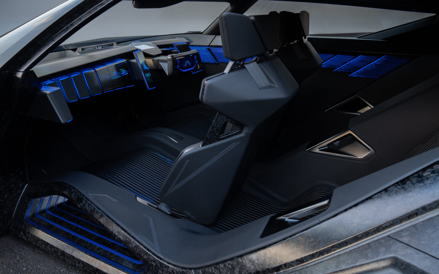 Nissan Hyper Force interior image 4