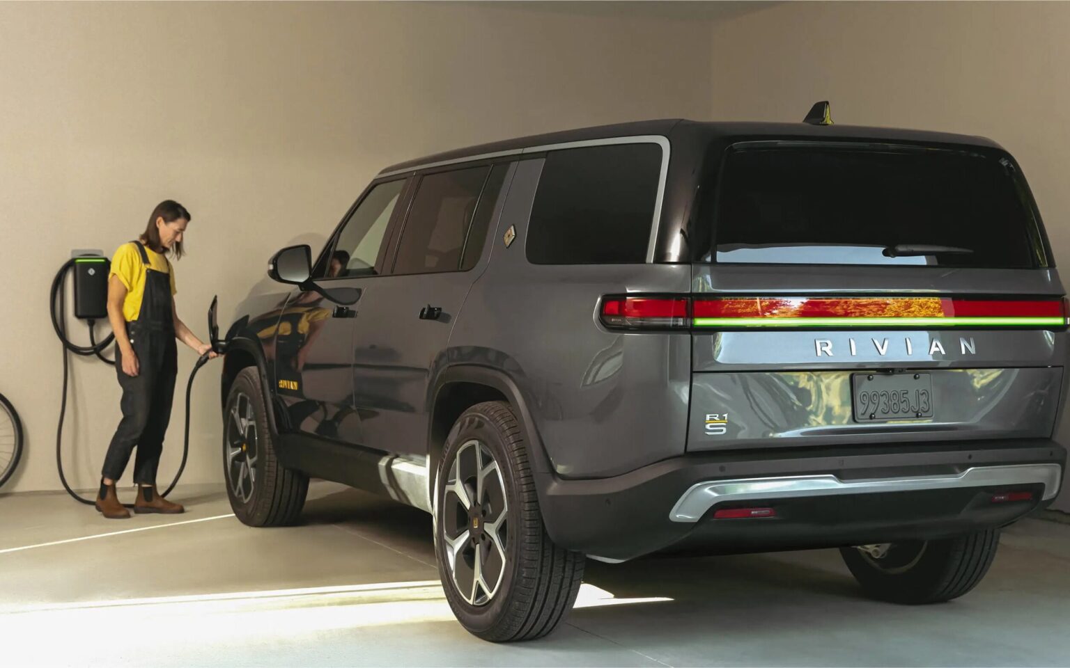 2023 Rivian R1T free charger exterior image 5